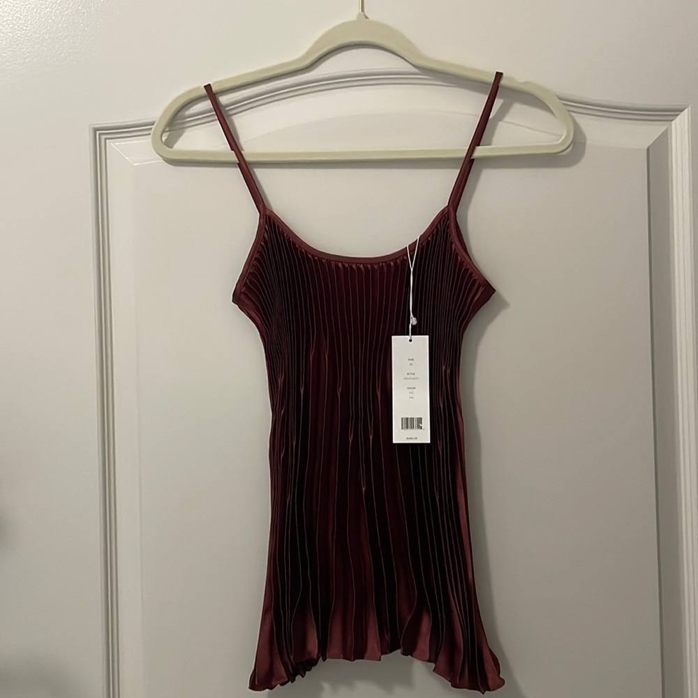 XS - Vince Anise Red Chevron Pleated Satin Tank
